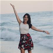 Me defino como una mujer comunicativa, empatía y con paciencia. Siempre queriendo explotar el potencial de mis alumnos y que saquen lo mejor de sí mismos.